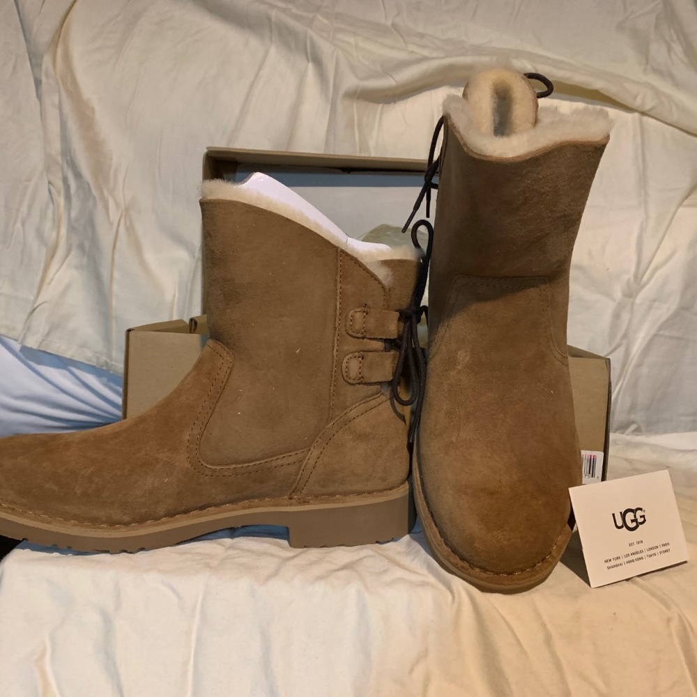 UGG Womans boots size 8.5 (NEW, NEVER WORN)